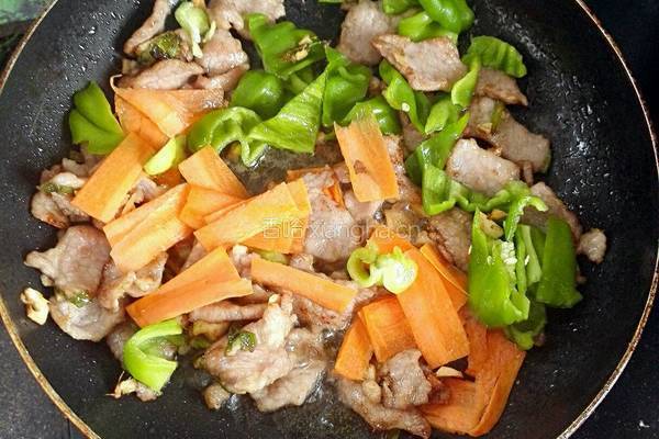 腐竹木耳炒肉的做法图解10