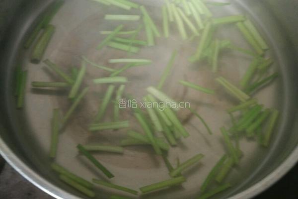 芹菜凉拌豆干的做法图解2