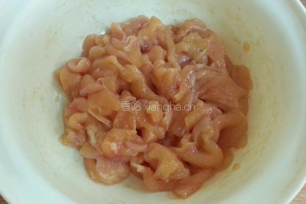 鸡肉炒木耳的做法图解1