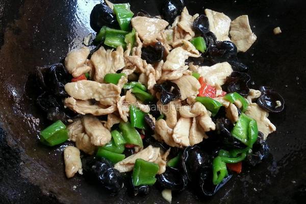 鸡肉炒木耳的做法图解7