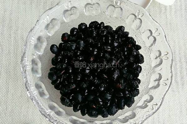 醋泡黑豆的做法图解1