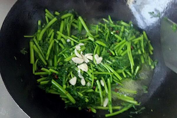 清炒茼蒿的做法图解6