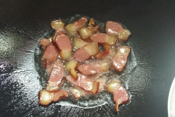 青椒蒜苗炒腊肉的做法图解3