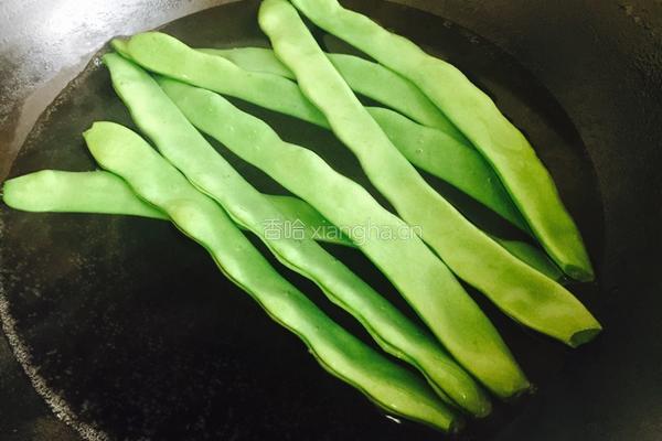 小炒刀豆丝的做法图解1