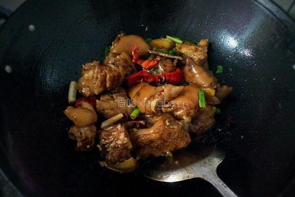 冰糖黄豆炖猪脚的做法图解5