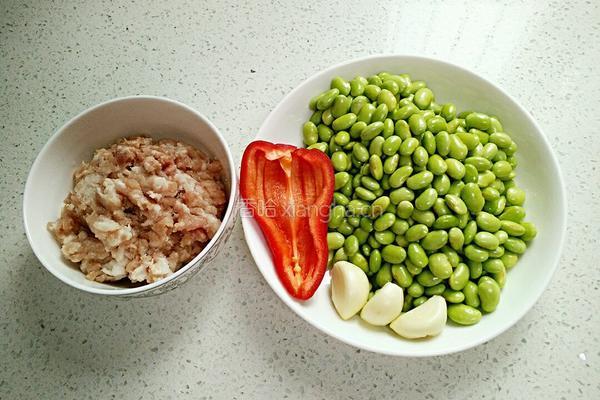 毛豆米炒肉末的做法图解1