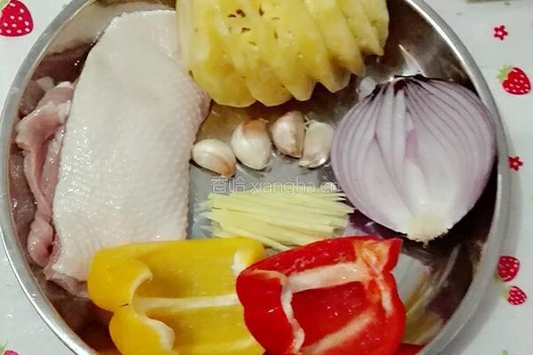 菠萝鸭的做法图解1