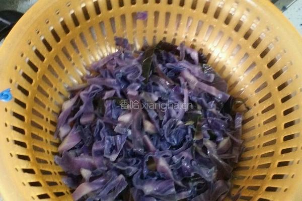 凉拌紫甘蓝的做法图解3