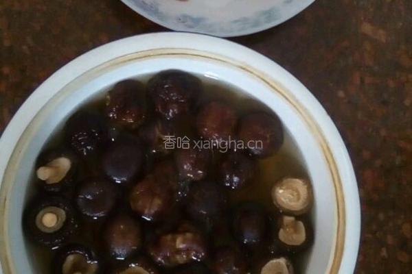 瘦肉炒香菇的做法图解3