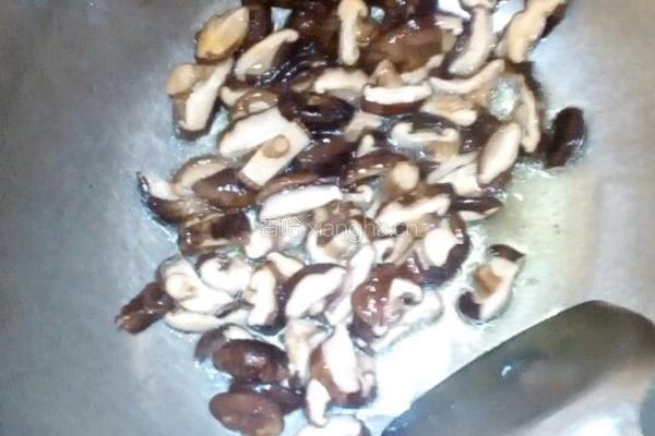 瘦肉炒香菇的做法图解6