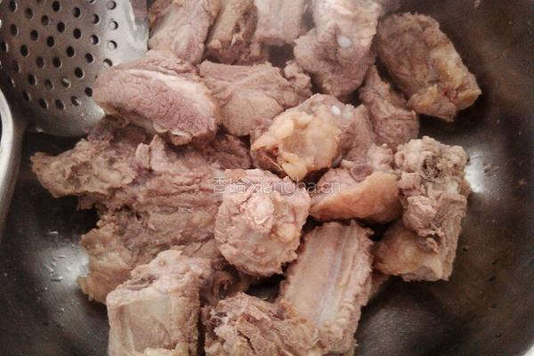 排骨土豆炖豆角的做法图解3