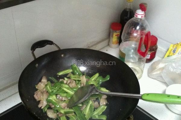 青椒炒肉片的做法图解3