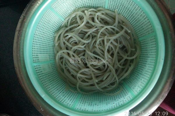 榨菜苕粉肉丝的做法图解1