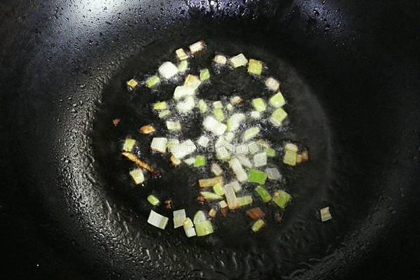 咸蛋黄豆腐的做法图解6