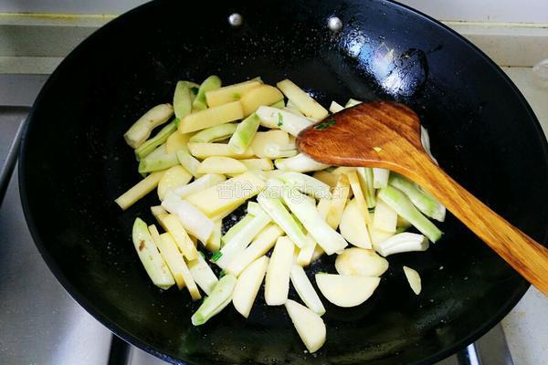 玉米粒土豆烧豆角的做法图解4