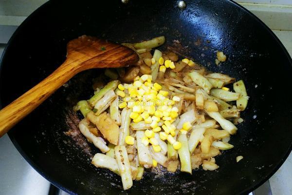 玉米粒土豆烧豆角的做法图解7