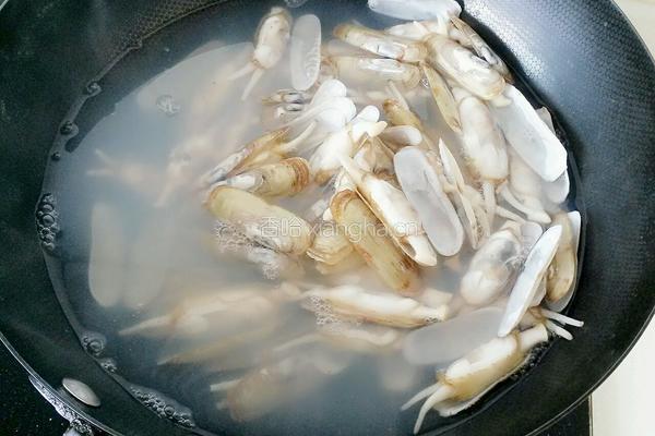 姜葱炒蛏子的做法图解2