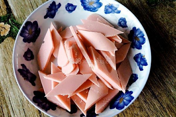 青椒炒鸡蛋火腿片的做法图解2