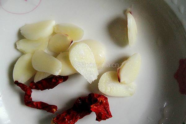 西芹木耳白玉菇的做法图解4