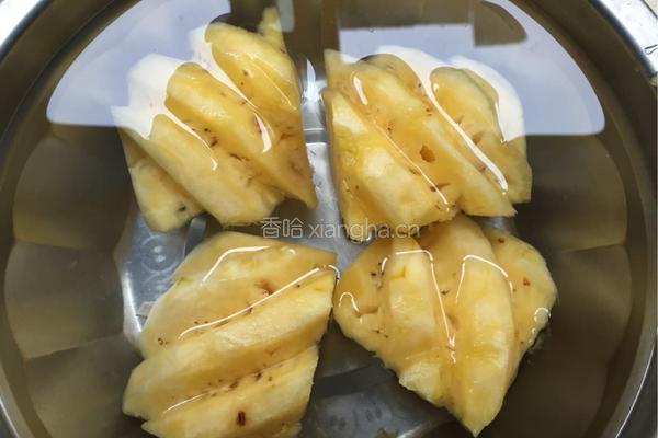 菠萝炒饭的做法图解1