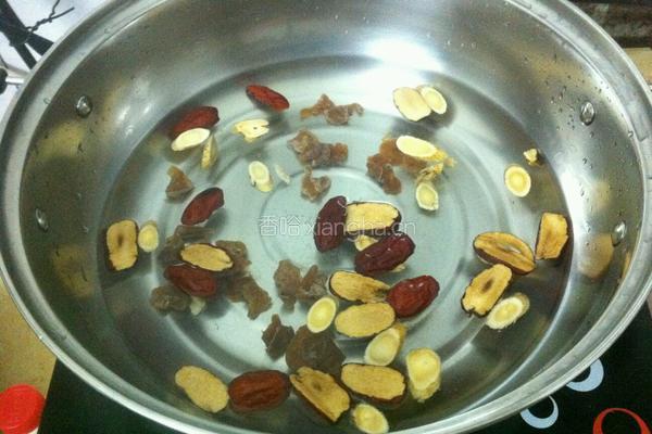 红枣桂圆黄芪茶的做法图解3