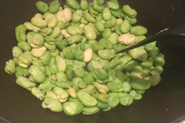 蚕豆炒鸡蛋的做法图解3