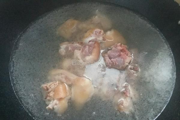 猪脚黄豆汤的做法图解3