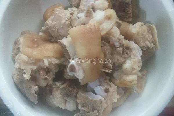 猪脚黄豆汤的做法图解4