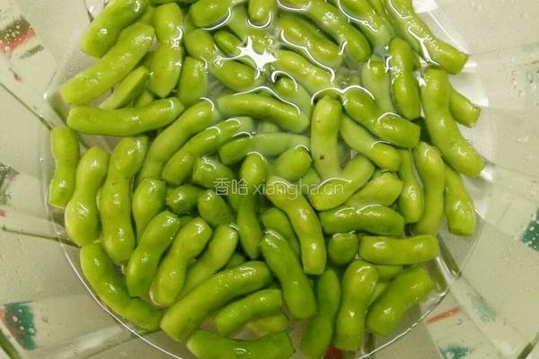 五香茶煮毛豆的做法图解2