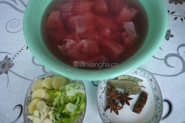 排骨炖豆角的做法图解1