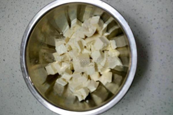 凉拌皮蛋豆腐的做法图解3