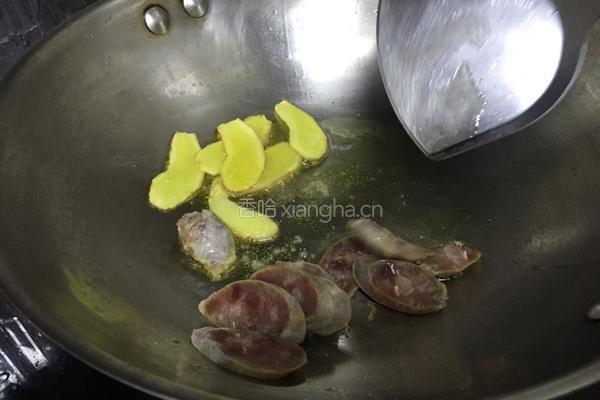 茭白炒香肠的做法图解3