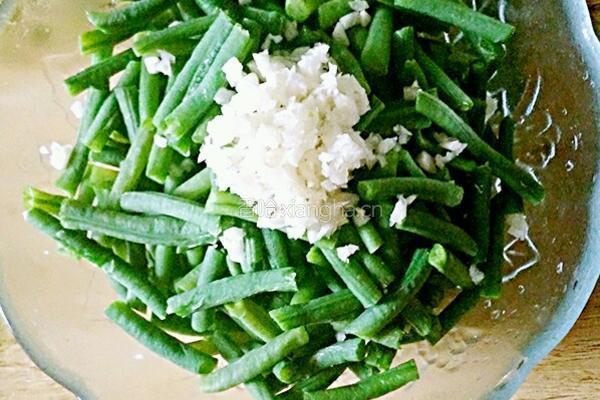 大蒜拌豆角的做法图解2