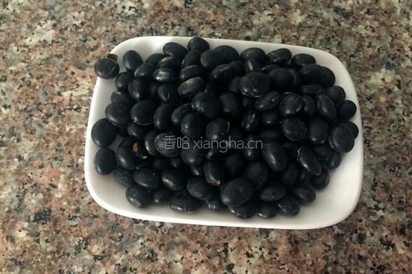 醋泡黑豆的做法图解1