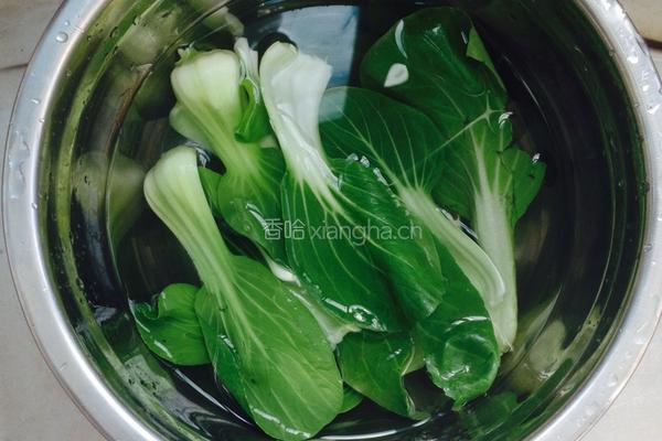 香菇肉片炒油菜的做法图解1