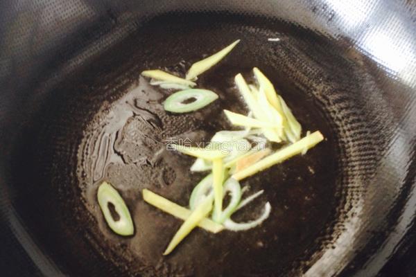 香菇肉片炒油菜的做法图解3