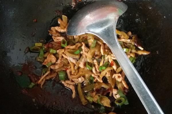 红油榨菜肉丝面的做法图解5