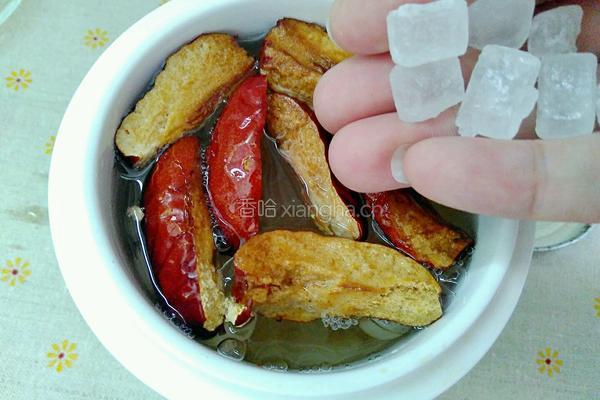 银耳红枣莲子汤的做法图解8