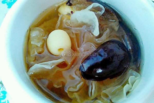 银耳红枣莲子汤的做法图解11