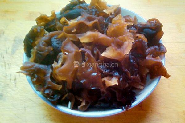 凉拌黑木耳的做法图解2
