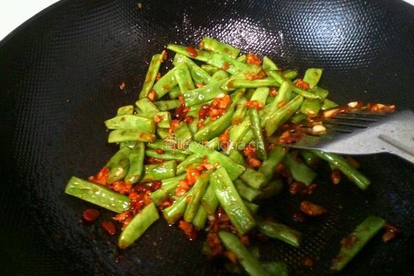 酱香肉末四季豆的做法图解6