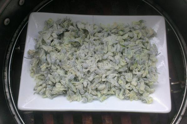 槐花麦饭的做法图解4