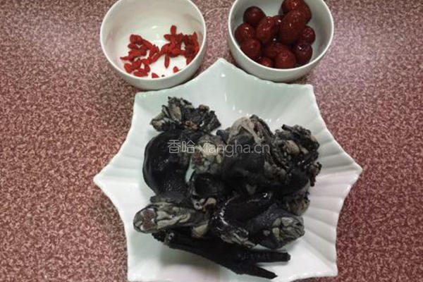 枸杞红枣乌鸡汤的做法图解3