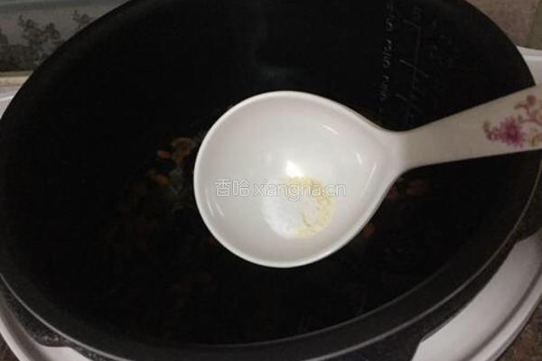 枸杞红枣乌鸡汤的做法图解8