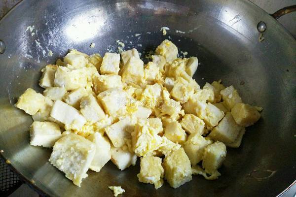 鸡蛋炒馍花的做法图解6