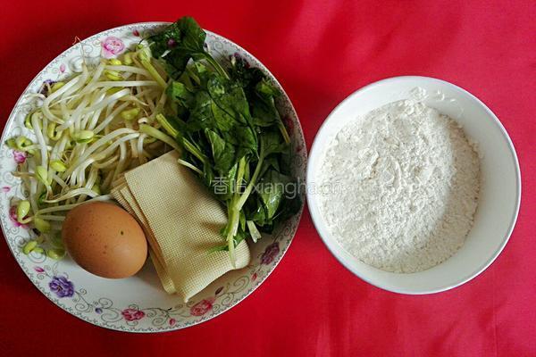 菠菜鸡蛋面的做法图解1
