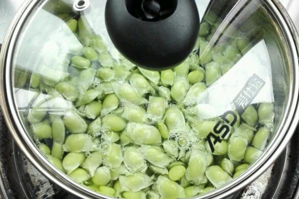 丝瓜炒毛豆的做法图解2