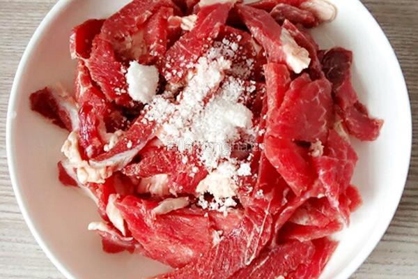 孜然牛肉的做法图解2