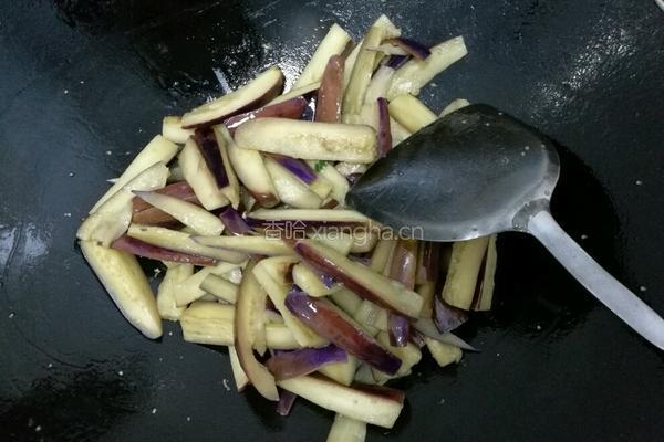 肉末咸鱼茄子煲的做法图解6