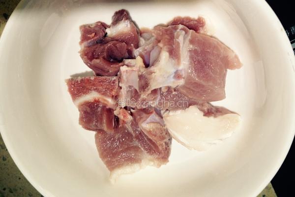 海带枸杞排骨汤的做法图解1